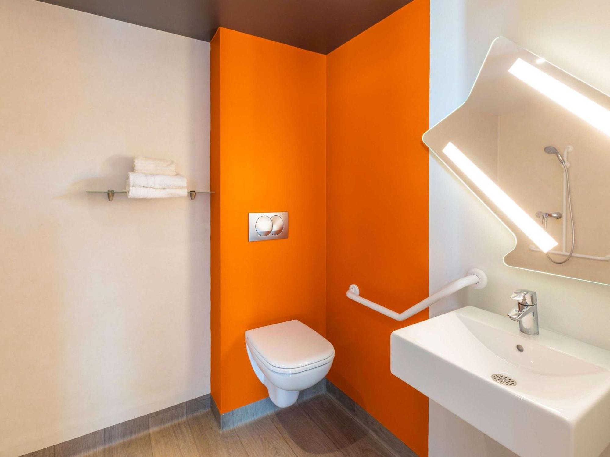 Отель Ibis Budget Rennes Rte Lorient Экстерьер фото