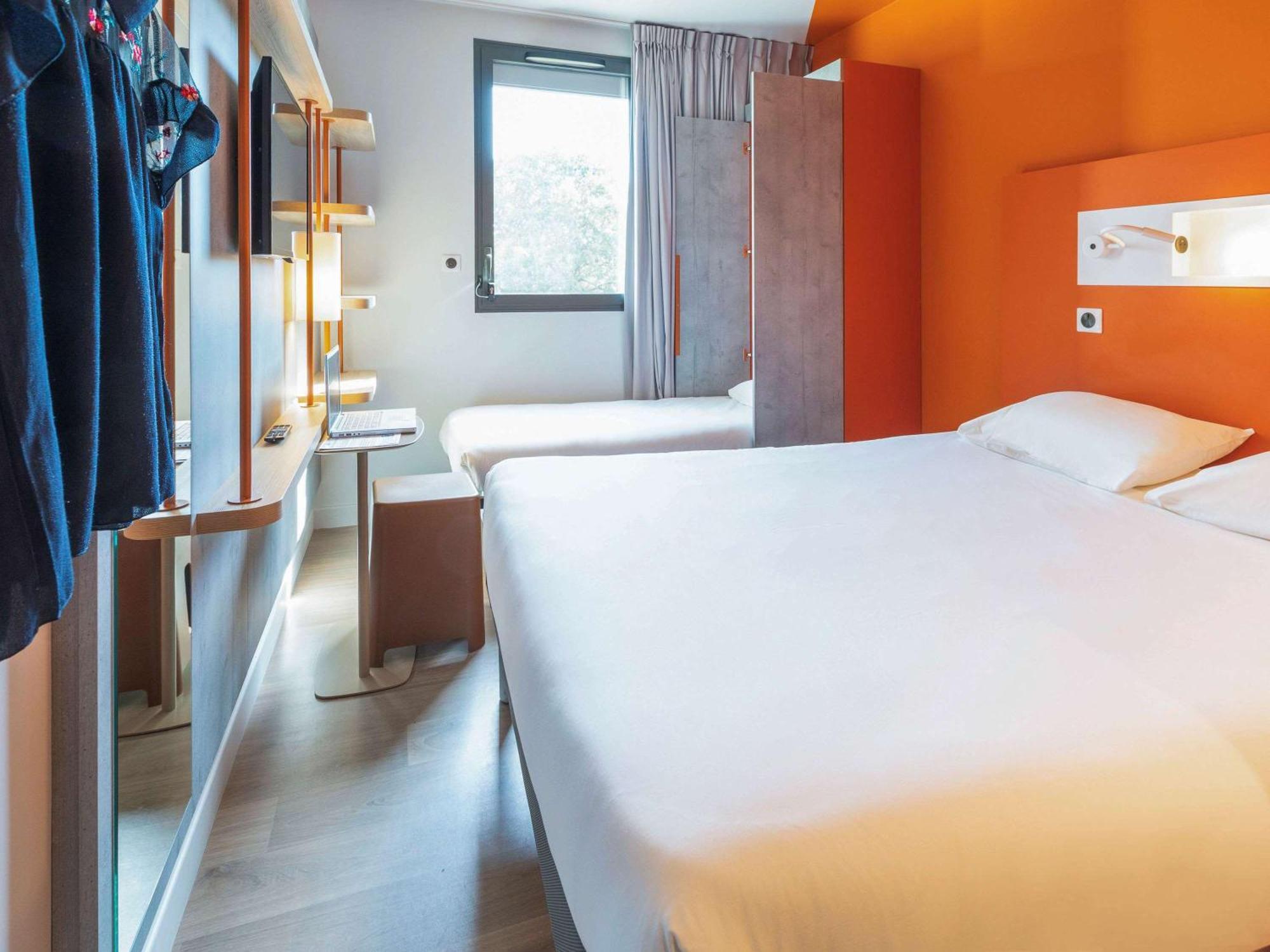 Отель Ibis Budget Rennes Rte Lorient Экстерьер фото