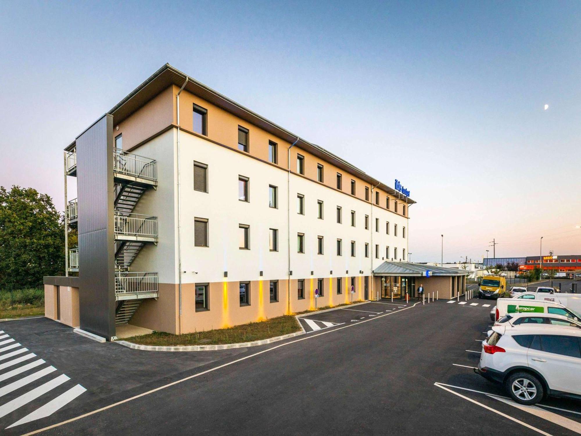 Отель Ibis Budget Rennes Rte Lorient Экстерьер фото