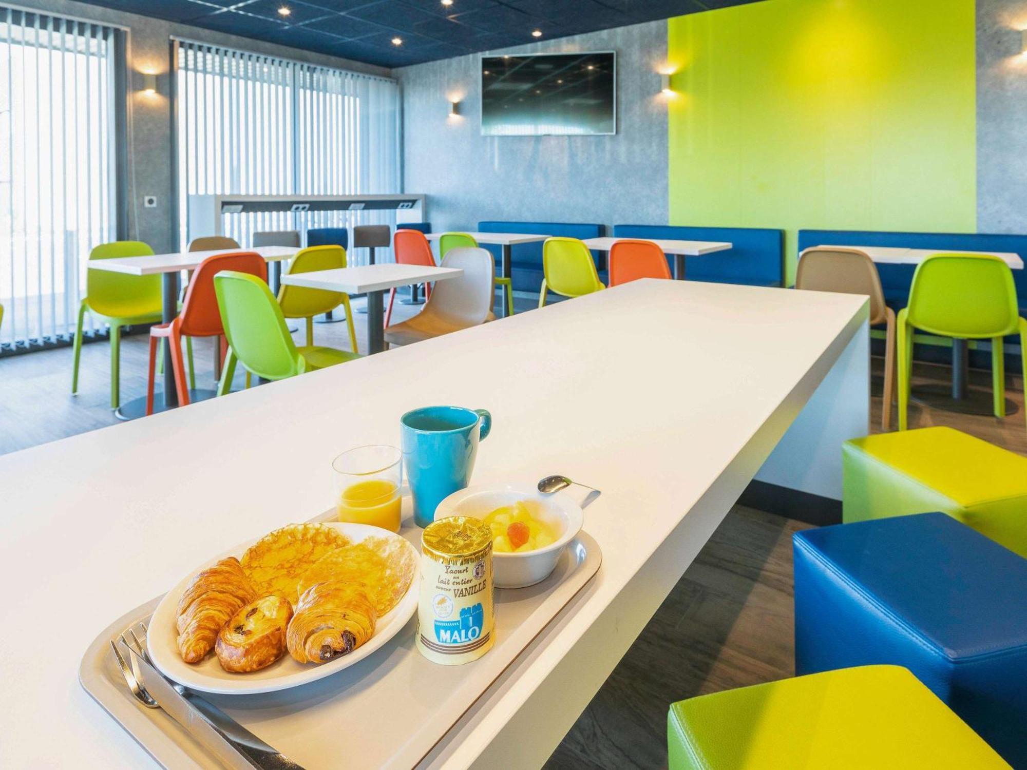 Отель Ibis Budget Rennes Rte Lorient Экстерьер фото