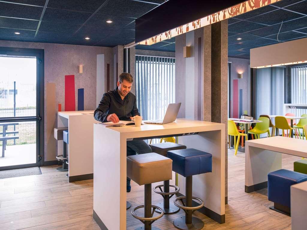 Отель Ibis Budget Rennes Rte Lorient Экстерьер фото